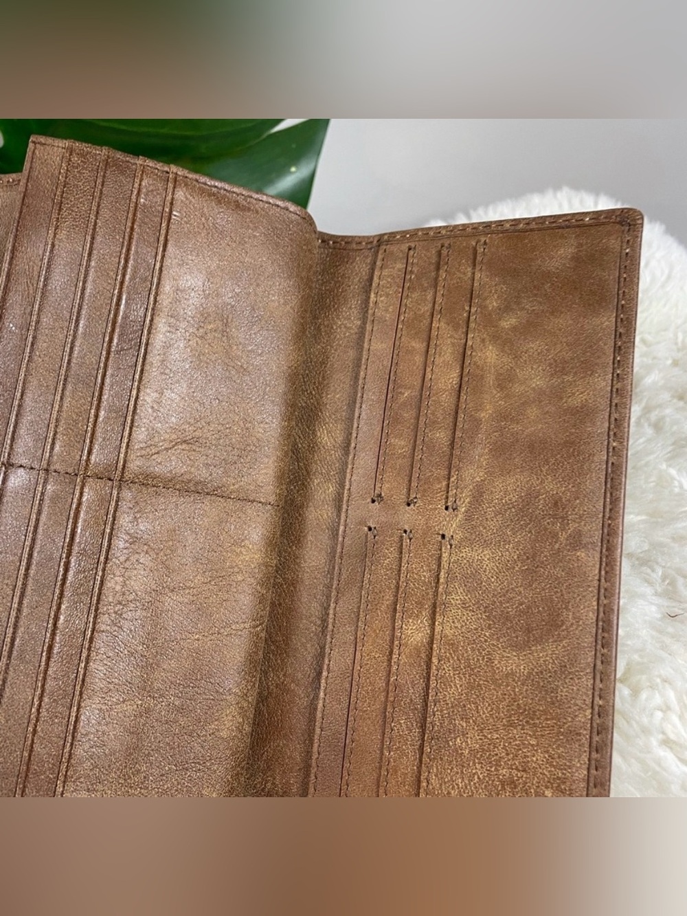 NWOT 🦫 Roots Tribe Large Fold Wallet - Picture 9 of 11